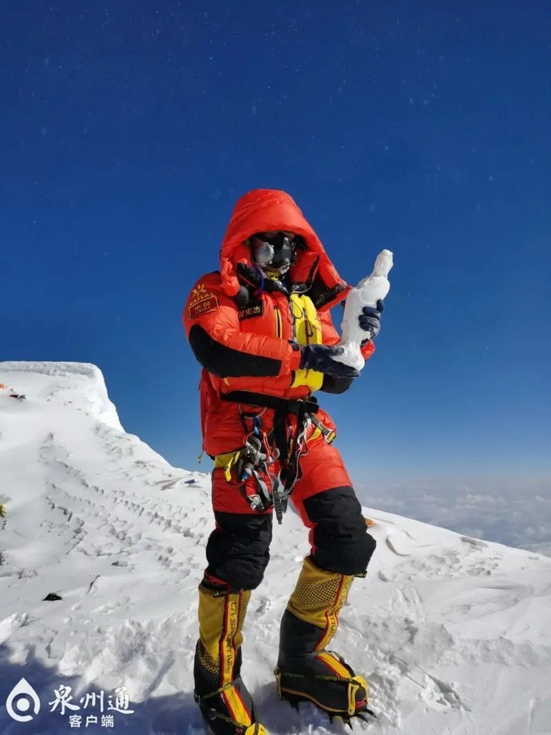 团队荣耀！队员殊荣登上世界之巅